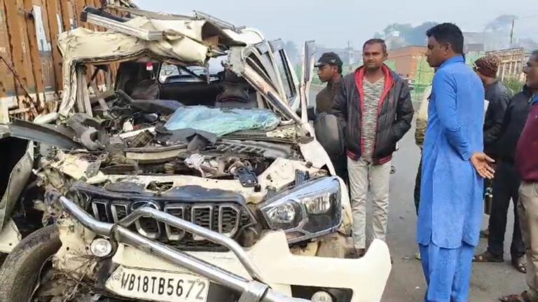 धनबाद: कुंभ जा रहे 4 श्रद्धालुओं की सड़क दुर्घटना में मौत