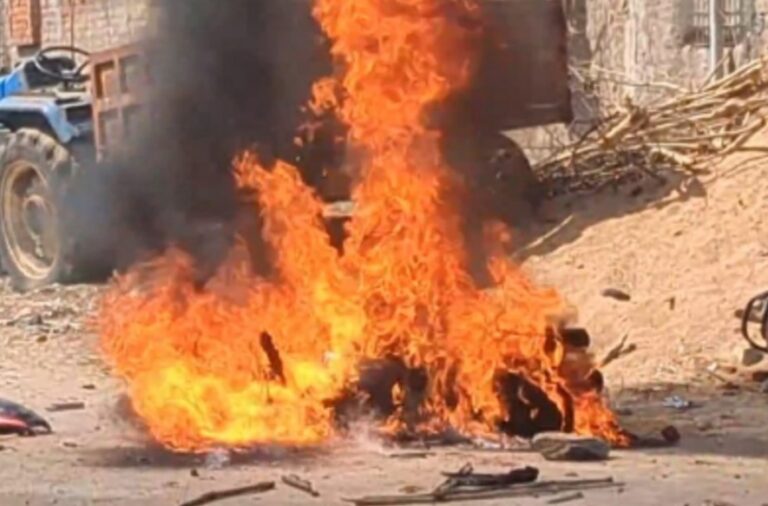 हजारीबाग में शिवरात्रि पर दो गुटों में हिंसक झड़प, जमकर हुई पत्थरबाजी, बाइक में लगाई आग, कई घायल