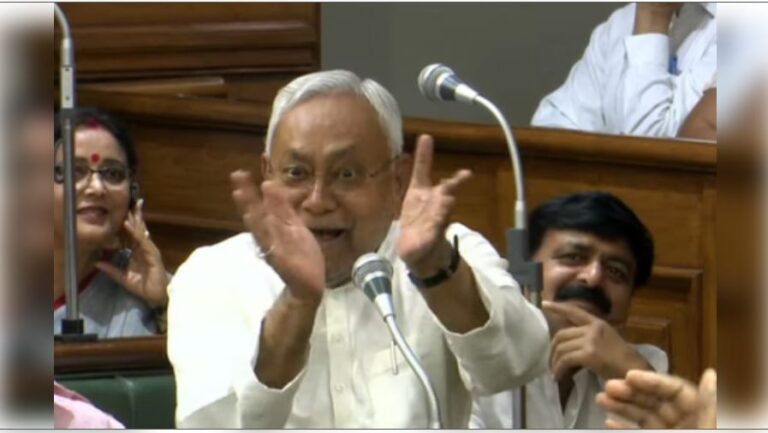 नीतीश ने विपक्ष को सदन में ‘ताली’ बजाकर किया शांत, शिक्षा विभाग से जुड़े मुद्दे पर सदन में हो रहा था हंगामा