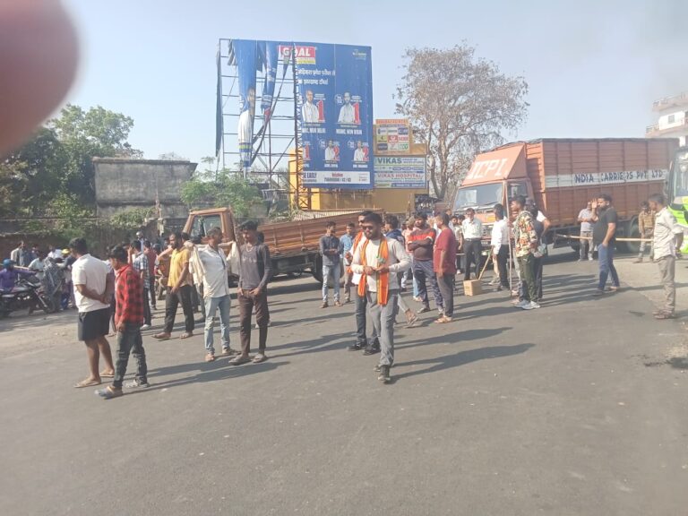 भाजपा नेता अनिल टाइगर की हत्या के खिलाफ पूरा रांची बंद रहा, किया रोड जाम, देखें वीडियो