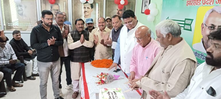 रांची में जदयू ने धूमधाम से मनाया नीतीश कुमार का जन्मदिन