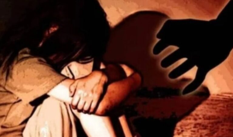 रांची के सुखदेवनगर में पड़ोस के युवक ने नाबालिग के साथ किया दुष्कर्म, गिरफ्तारी के लिए पुलिस कर रही है छापेमारी