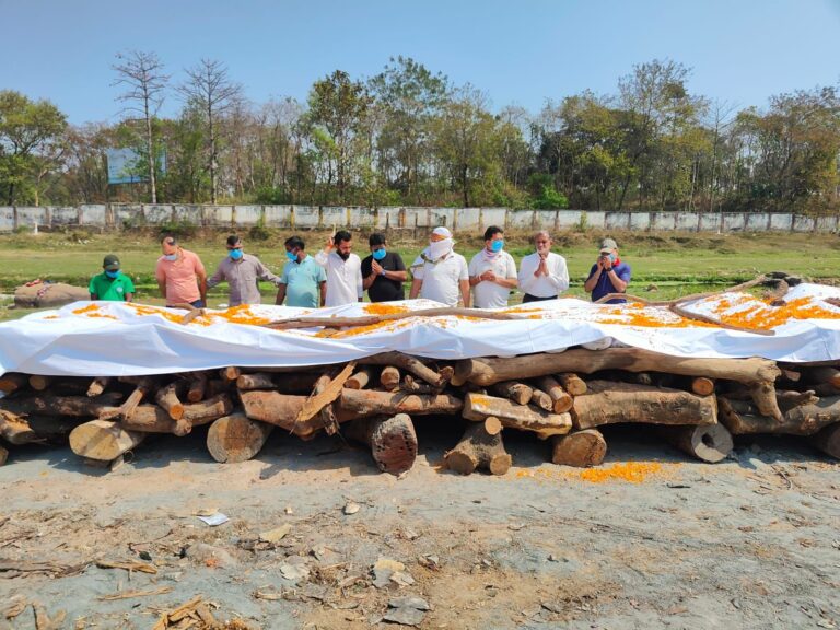 मुक्ति संस्था ने जुमार नदी पर 29 शवों का किया अंतिम संस्कार