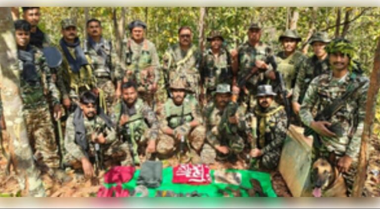 चाईबासा में नक्सलियों का कैंप ध्वस्त, हथियारों का जखीरा जब्त और दो आईईडी भी डिफ्यूज