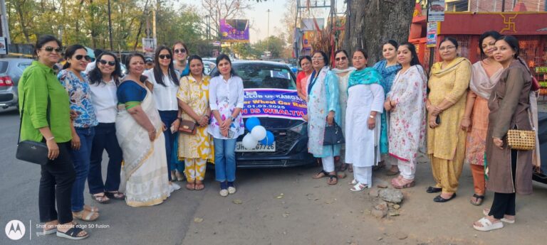 रामगढ़ में सर्वाइकल कैंसर के प्रति जागरूक करने के लिए इनर व्हील क्लब ने निकाली कार रैली
