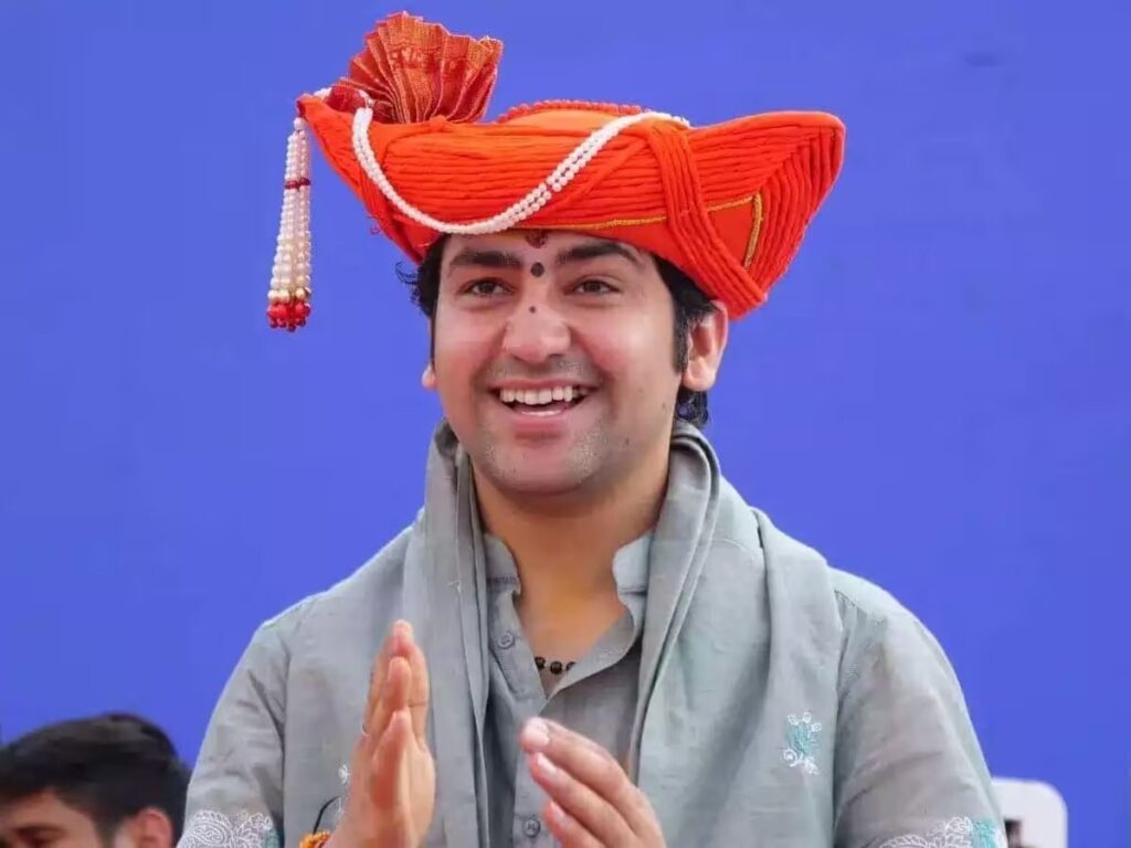 का हाल बा, ठीक बानी रउआ सभे, गोपालगंज में बागेश्वर बाबा का दिखा बिहारी अंदाज