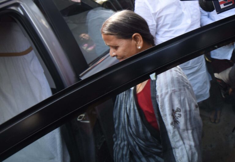 जमीन के बदले नौकरी घोटाले मामले में तेजप्रताप और राबड़ी देवी से ईडी ने की पूछताछ, लालू से कल होगी पूछताछ