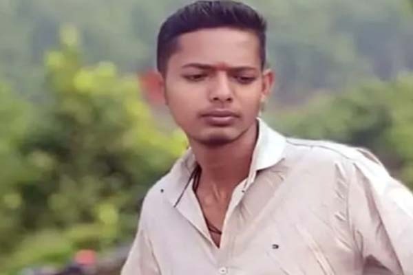 जमशेदपुर में गवर्नमेंट स्कूल में युवक की गला रेतकर हत्या