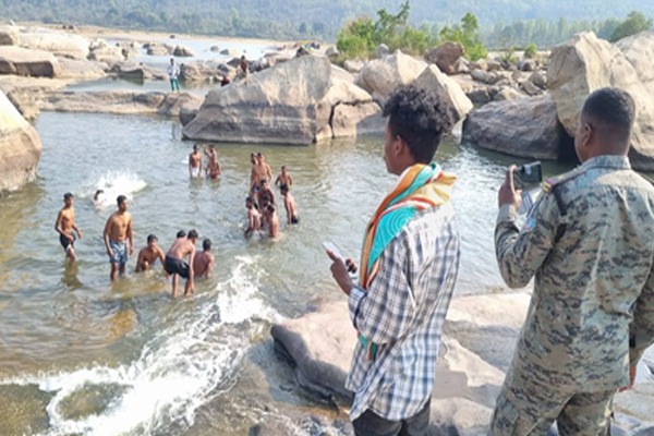 खूंटी के रिमिक्स फॉल में डूबने से रांची के दो भाइयों की मौत
