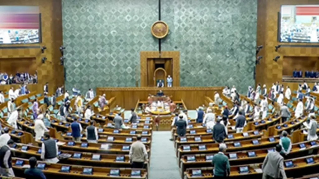 लोकसभा ने वक्फ विधेयक को दी मंजूरी, सरकार-विपक्ष के बीच खूब हुई गरमागरम बहस,आज राज्यसभा में होगा पेश