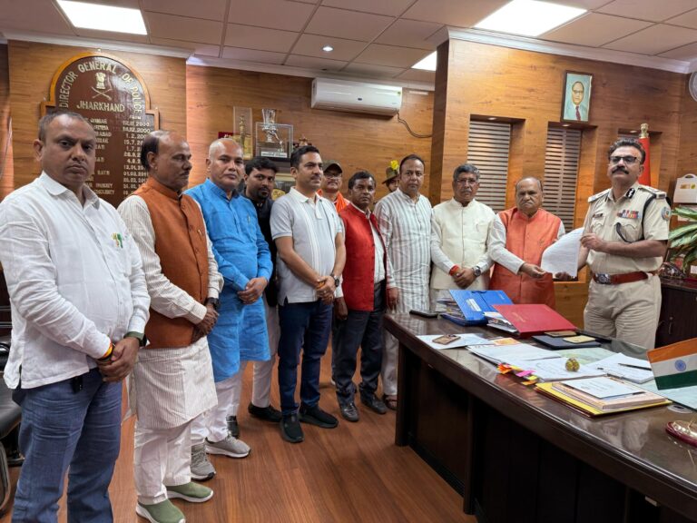 अनिल टाइगर हत्याकांड के मुख्य आरोपी को गिरफ्तार करने के लिए विधायक सीपी सिंह के नेतृत्व में भाजपा का प्रतिनिधिमंडल ने डीजीपी को सौंपा ज्ञापन