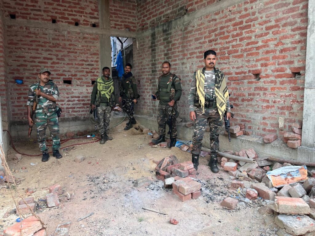 धनबाद में हिज्ब-उत-तहरीर के 4 स्लीपर सेल सदस्य गिरफ्तार, हथियार सहित कई डिजिटल एविडेंस मिले