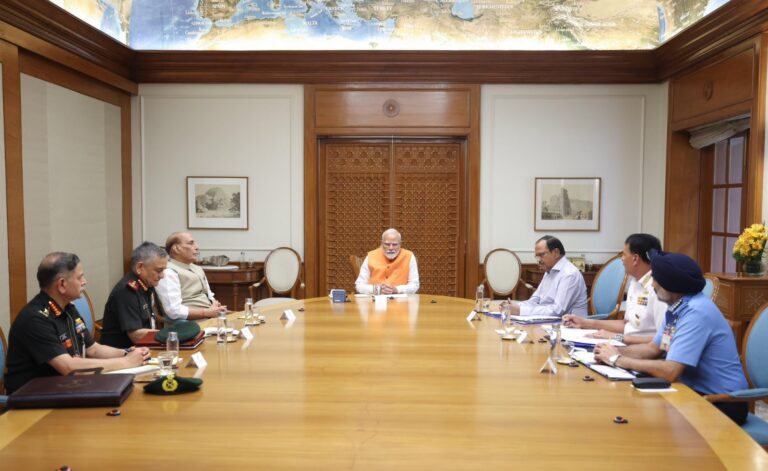 आतंकवाद के खिलाफ बड़े हमले की तैयारी, मोदी ने दी सेना को पूरी छूट