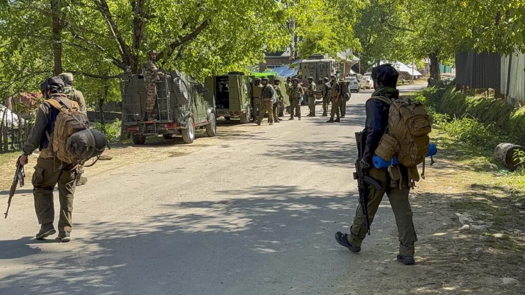 भारत के एक्शन से घबराया पाकिस्तान, देर रात LoC पर फिर की फायरिंग; सेना ने दिया मुंहतोड़ जवाब