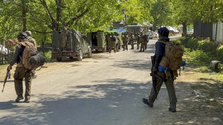 भारत के एक्शन से घबराया पाकिस्तान, देर रात LoC पर फिर की फायरिंग; सेना ने दिया मुंहतोड़ जवाब