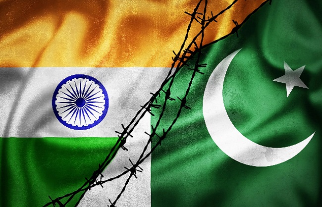 पाकिस्तानी सेना ने इंटरनेशनल बॉर्डर पर कई पोस्ट खाली कीं, झंडे भी हटाए