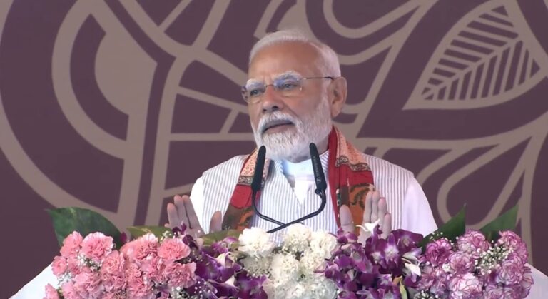 मोदी ने काशी को दी सौगात, विपक्षी दलों पर भी साधा निशाना, कहा- परिवार का विकास ही उनका सिद्धांत