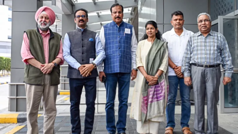 भारतीय सांसदों के पहुंचने से पहले मॉस्को एयरपोर्ट पर ड्रोन अटैक, DMK सांसद कनिमोझी का विमान हवा में लगाता रहा चक्कर