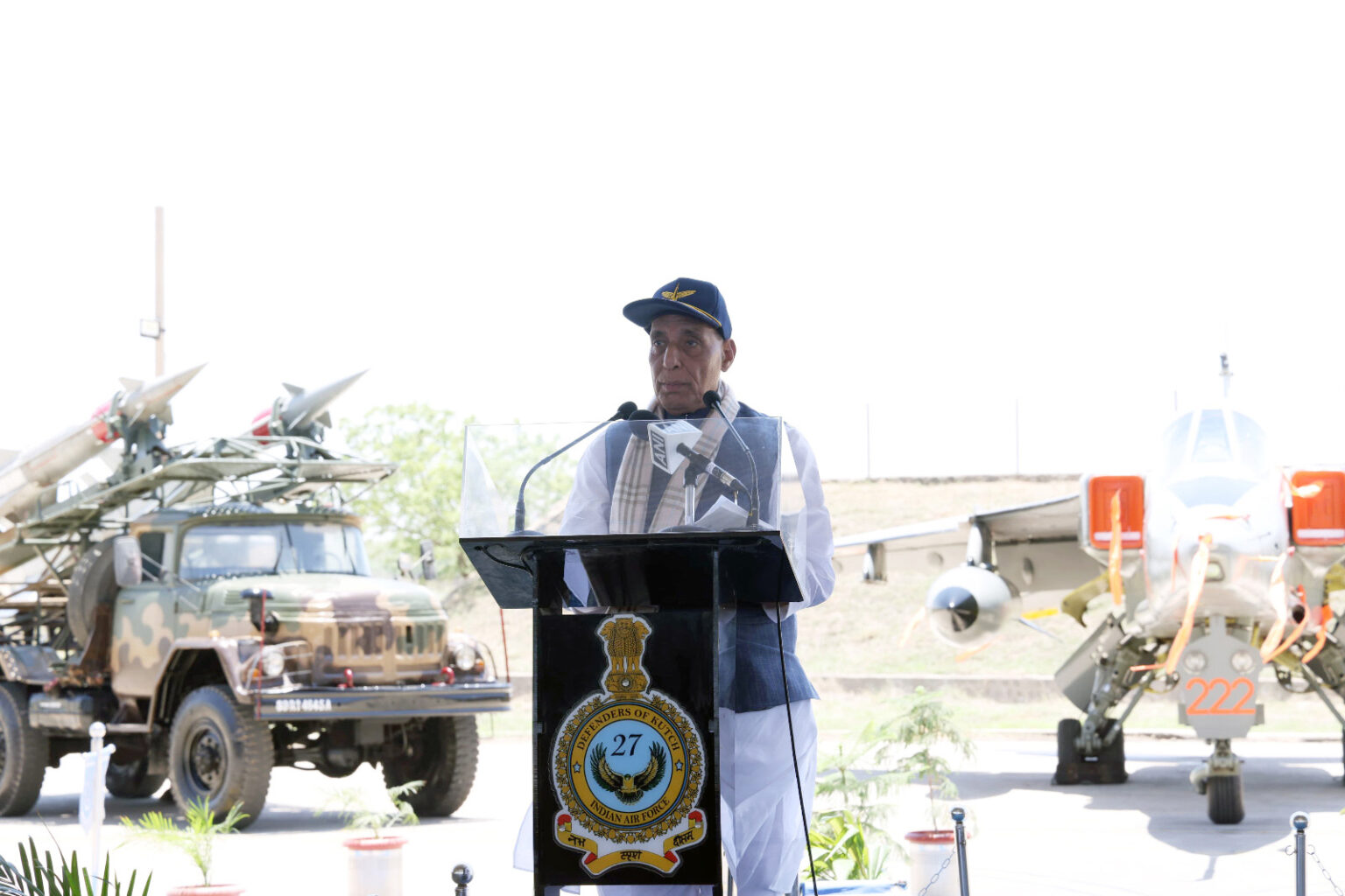 ऑपरेशन सिंदूर अभी खत्म नहीं, यह सिर्फ ट्रेलर, समय आने पर दुनिया को दिखाएंगे पूरी पिक्चर; भुज में रक्षामंत्री राजनाथ सिंह बोले -निसिचर हीन करउँ महि, भुज उठाइ पन कीन्ह