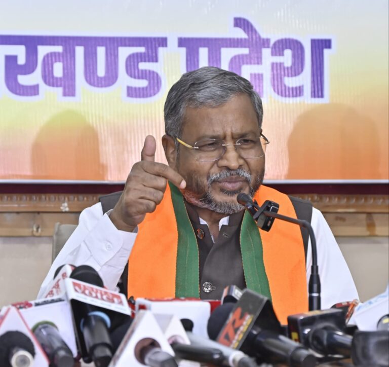 लव जिहाद का शिकार सरायकेला की बेटी को राजनीतिक दबाव में नजरबंद किया गया : बाबूलाल
