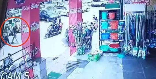 रांची के अरगोड़ा में व्यवसायी से तीन लाख की छिनतई,सीसीटीवी में कैद हुई वारदात