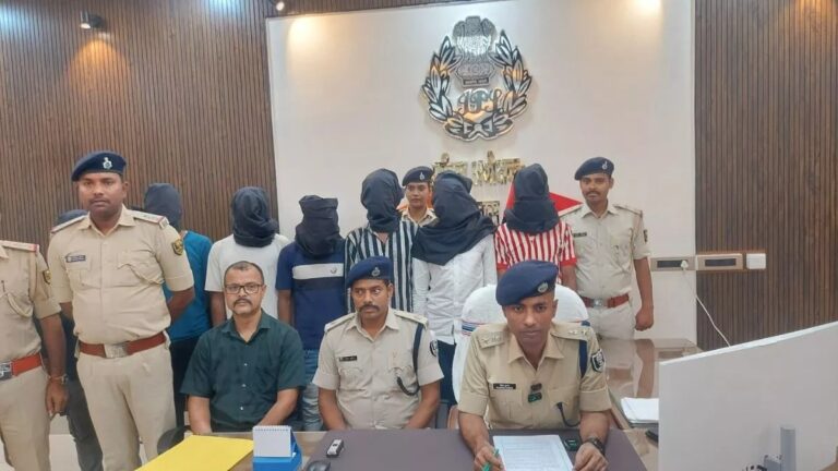 बिहार के रोहतास में बाइक चोर गिरोह के सरगना सहित सात अपराधी गिरफ्ता