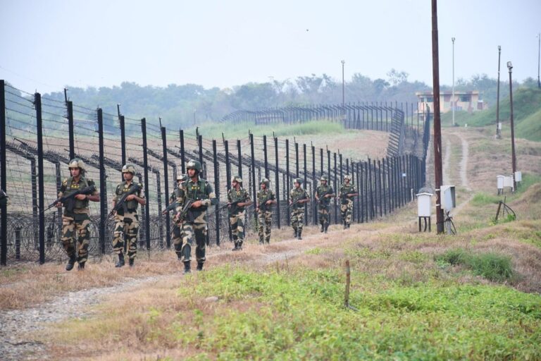 पाकिस्तान ने पुंछ और उरी सेक्टरों में फिर से शुरू की भारी गोलाबारी, भारतीय सेना दे रही मुहतोड़ जवाब
