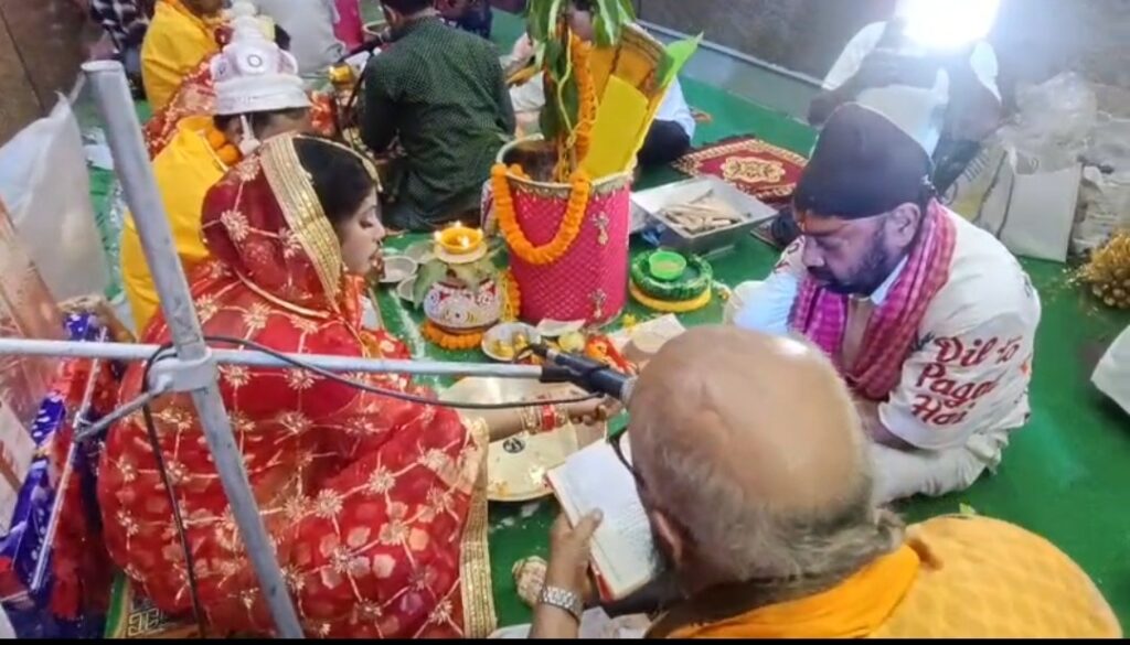 जमशेदपुर में माधुरी दीक्षित के 58वें जन्मदिन पर पप्पू सरदार ने तीन गरीब बेटियों का कराया शादी
