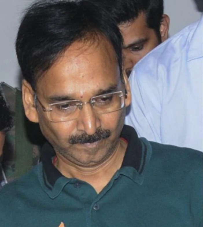 आईएएस विनय चौबे की तबीयत फिलहाल स्थिर, रिम्स ने बनाई चार सदस्यीय डॉक्टरों की टीम