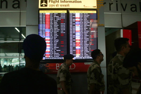 आज कई फ्लाइट्स कैंसिल , इन बड़े शहरों के लिए उड़ानें रद्द, इंडिगो और एयर इंडिया ने जारी की एडवाइजरी