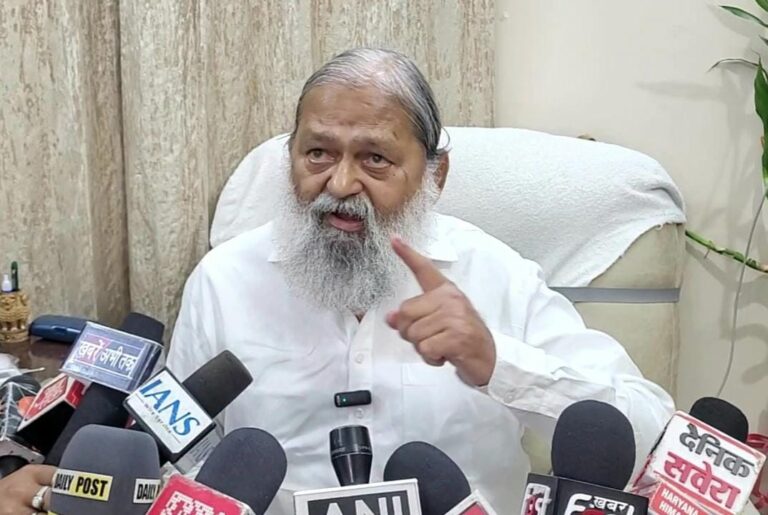 कांग्रेस पाकिस्तान की औलाद, सेना का मनोबल गिरा रही है : अनिल विज