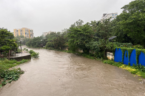 झारखंड में भारी बारिश से जनजीवन बेहाल, हजारीबाग में मकान गिरने से दंपती की मौत, पलामू में दो बच्चे नदी में बहे
