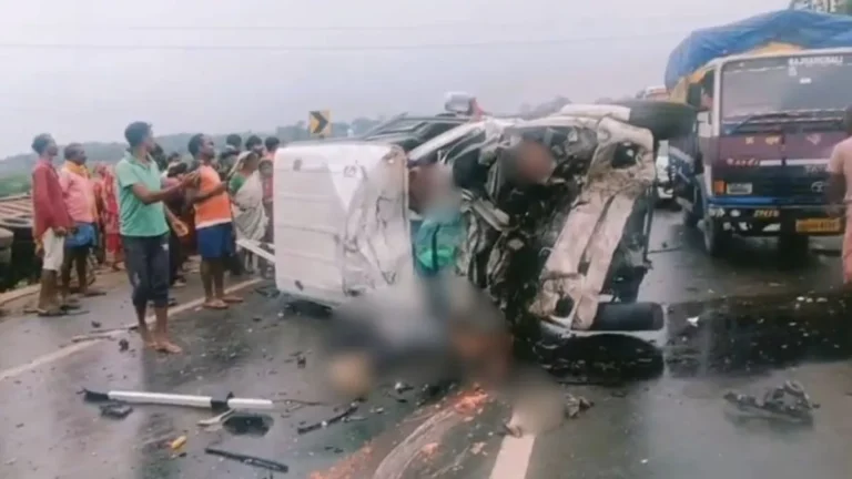 जमशेदपुर में भीषण सड़क हादसा, 9 लोगों की मौत