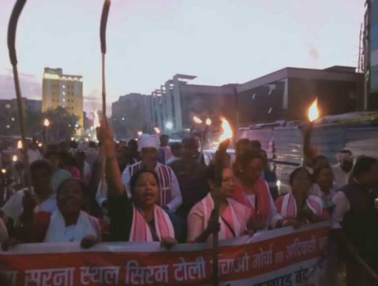 झारखंड बंद कल, आदिवासी संगठनों ने निकाला मशाल जुलूस