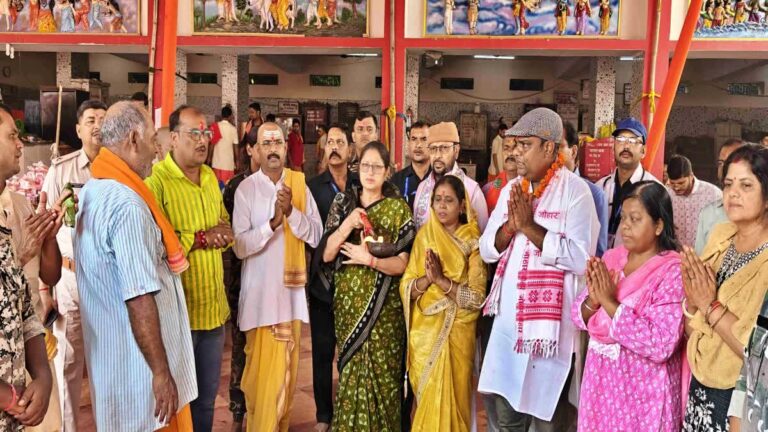 केंद्रीय मंत्री अन्नपूर्णा देवी ने बाबा बासुकीनाथ में की पूजा-अर्चना, कहा-पीएम मोदी के नेतृत्व में हर क्षेत्र में भारत बन रहा है आत्मनिर्भर