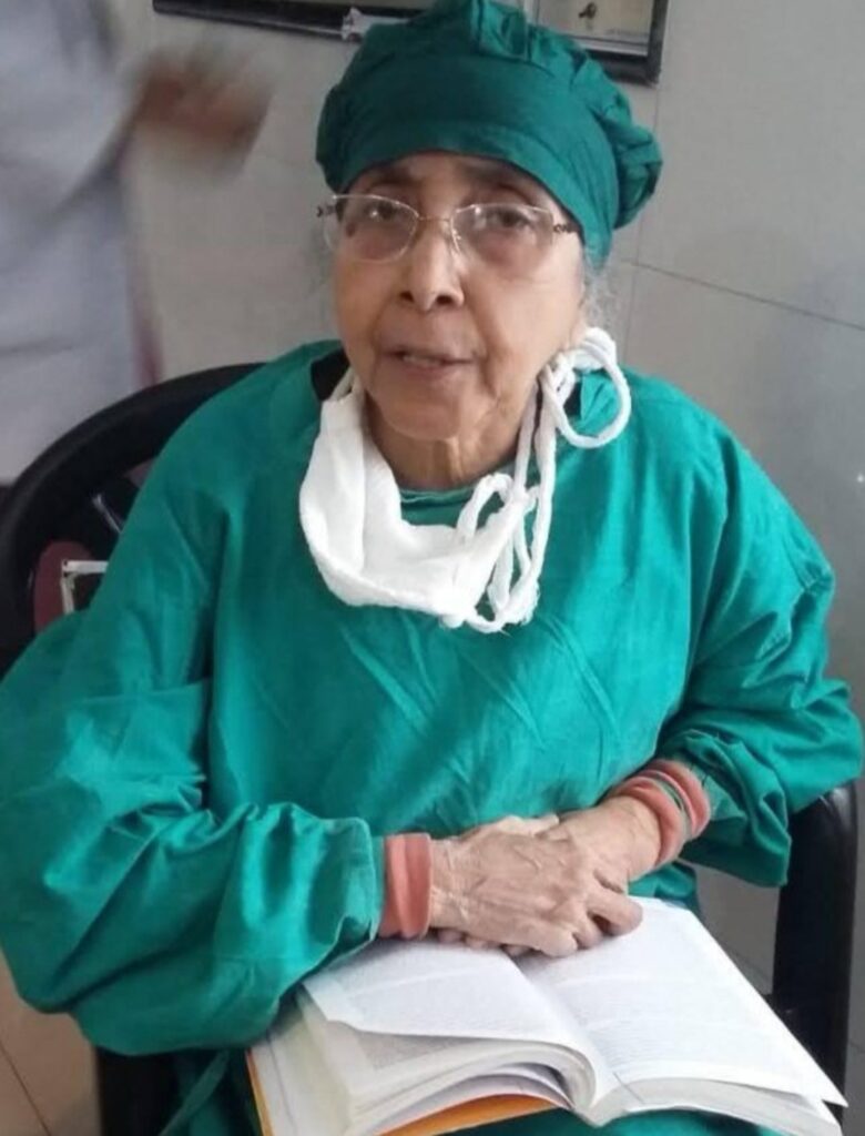 प्रसिद्ध स्त्री रोग विशेषज्ञ डॉ. शोभा चक्रवर्ती का निधन, चिकित्सा जगत में शोक की लहर