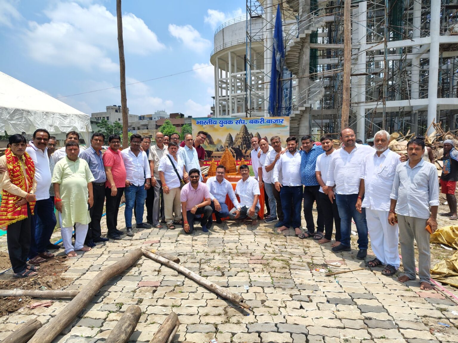बकरी बाजार में दुर्गा पूजा पंडाल के लिए भारतीय युवक संघ ने किया भूमि पूजन