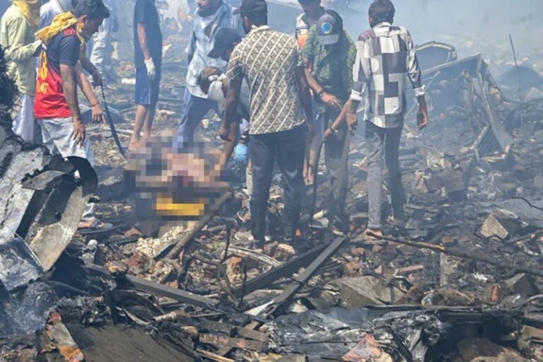 बीजे मेडिकल कॉलेज परिसर में बिखरा मलबा, झुलसे हुए दिखे शव; चश्मदीदों ने बताया हाल