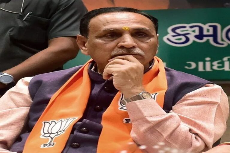 गुजरात के पूर्व CM विजय रूपाणी की विमान दुर्घटना में मौत, पत्नी-बेटी से मिलने जा रहे थे लंदन