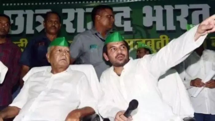 तेज प्रताप ने आधी रात को पोस्ट की लालू यादव की तस्वीरें, जानें नई पार्टी को लेकर क्या कहा?
