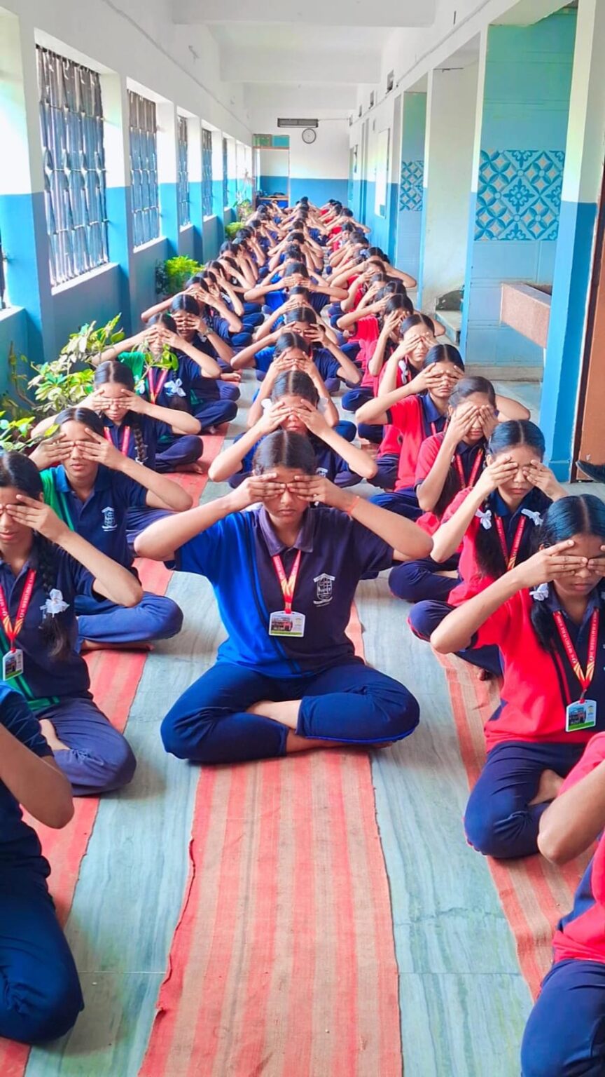 सेंट माइकल्स पब्लिक स्कूल रांची में मना अंतरराष्ट्रीय योग दिवस, निदेशक बोले-योग जीवन में संतुलन और अनुशासन लाने का सशक्त माध्यम
