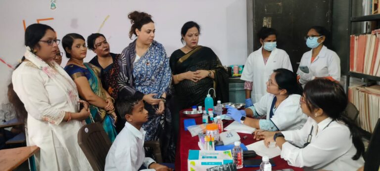 अखिल भारतीय क्षत्रिय महासभा की कार्यकारी महिला प्रदेश अध्यक्ष मनीषा सिंह के नेतृत्व में नेत्रहीन विद्यालय, हरमू में नि:शुल्क लगा नेत्र और दंत जांच शिविर