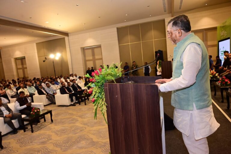 शिक्षा और संस्कार के समन्वय से ही समाज का सशक्त निर्माण संभव : संतोष गंगवार