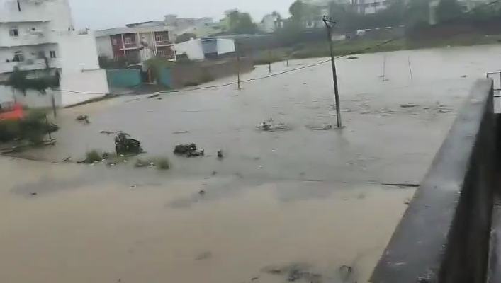 रांची में मूसलधार बारिश ने खोली सिस्टम की पोल, जनजीवन अस्त-व्यस्त