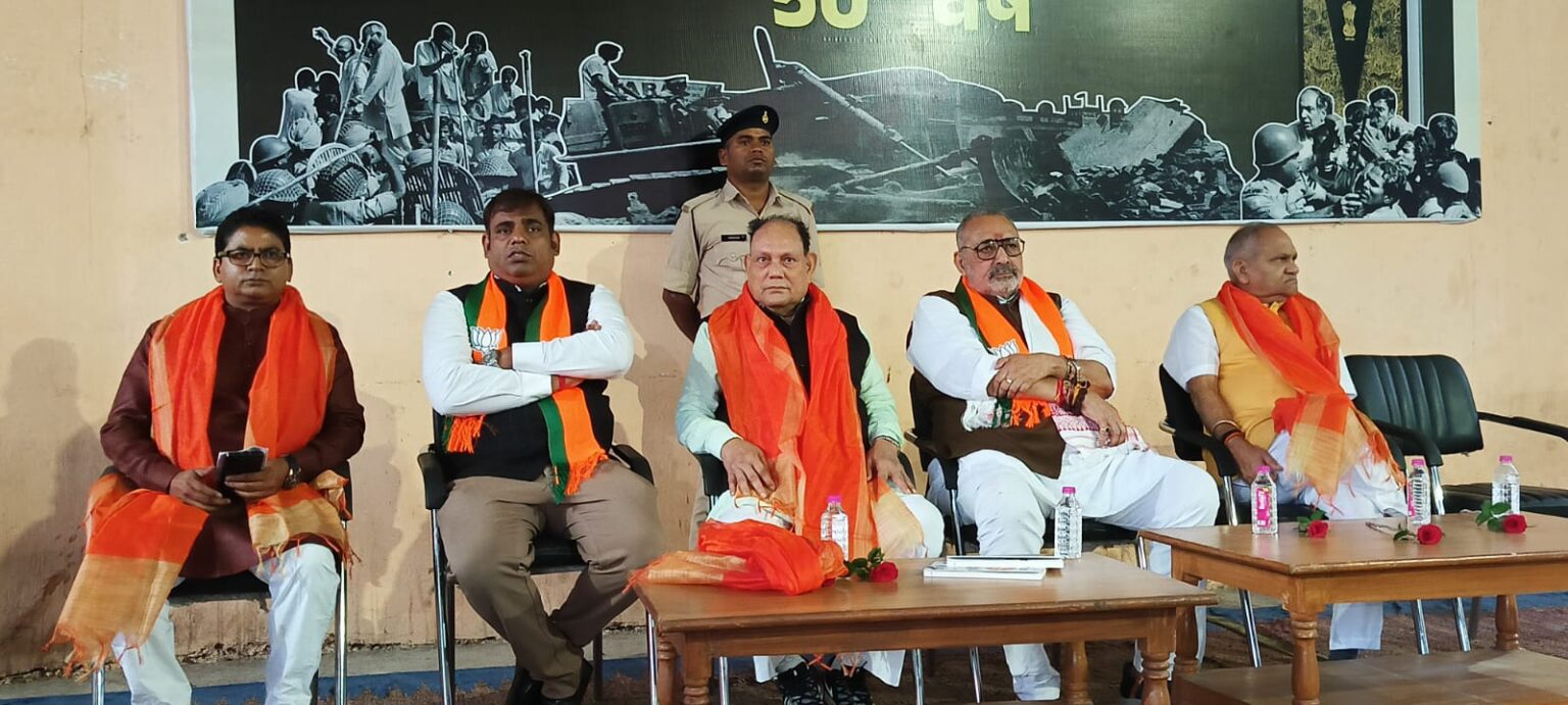 देश के आंदोलन में नकली गांधी परिवार का कोई योगदान नहीं : गिरिराज सिंह