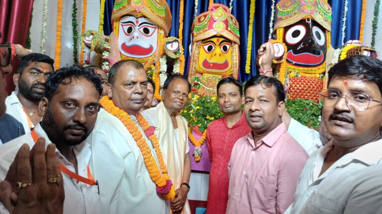 रामगढ़ में भगवान जगन्नाथ स्वामी का रथ खींचने के लिए उमड़ा जन सैलाब