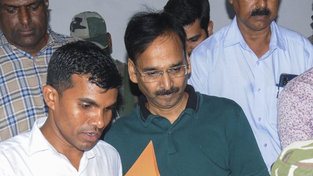 हजारीबाग के खासमहाल जमीन फर्जीवाड़ा में फंसे विनय चौबे, एसीबी ने प्राथमिकी दर्ज करने के लिए सरकार से मांगी अनुमति