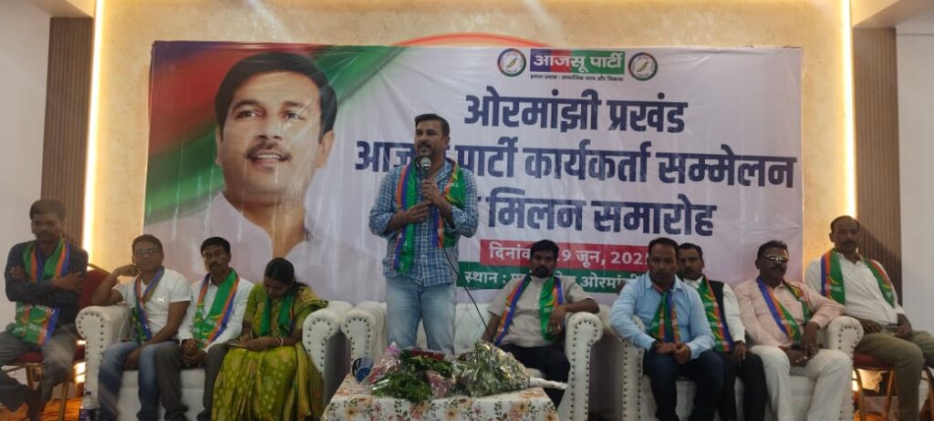 झारखंड में गरीबों की नहीं सुनते हैं बीडीओ–दारोगा , इस व्यवस्था को बदलें : सुदेश महतो
