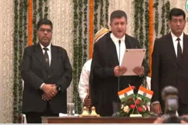 झारखंड हाईकोर्ट के 17वें चीफ जस्टिस बने तरलोक सिंह चौहान, राज्यपाल ने दिलाई शपथ