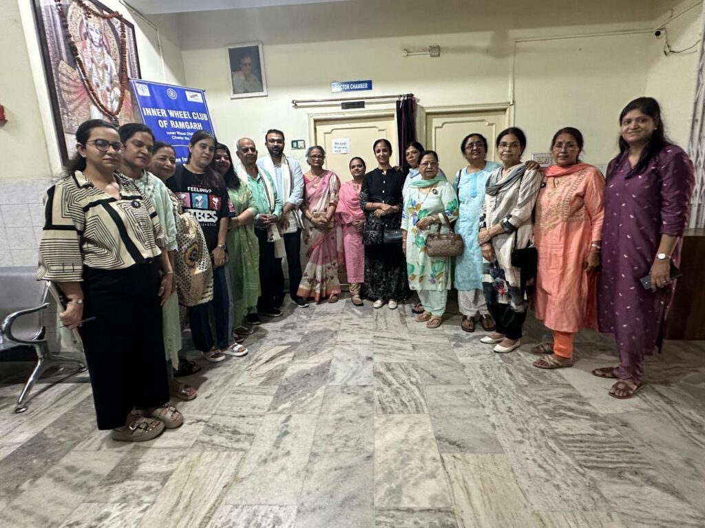 इनर व्हील क्लब रामगढ़ ने डॉक्टर्स डे पर दो चिकित्सकों को किया सम्मानित